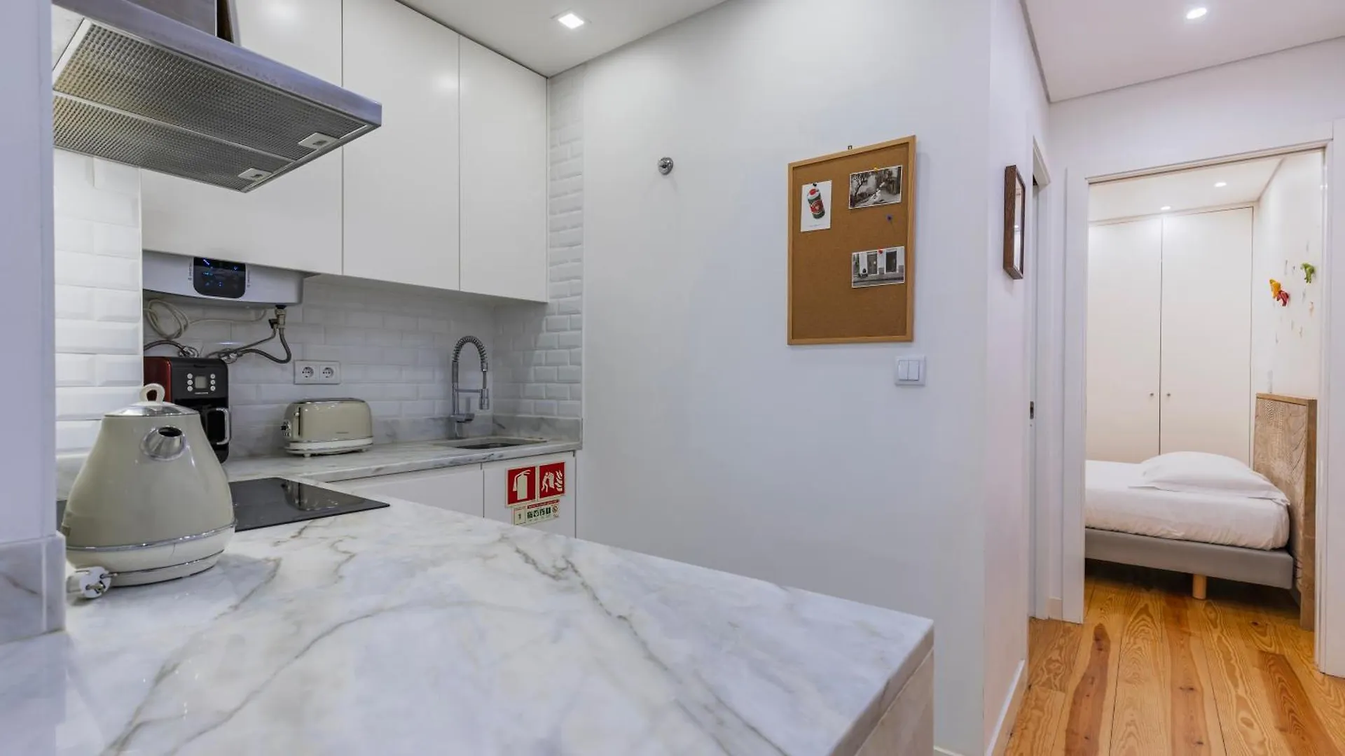 Modern Apartment In Bairro Alto By Lovelystay Lisbon 0*,