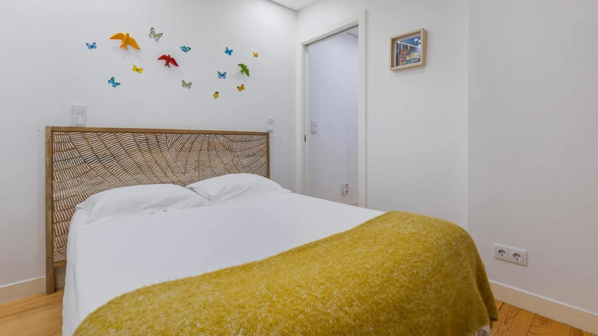 Modern Apartment In Bairro Alto By Lovelystay Lisbon 0*,